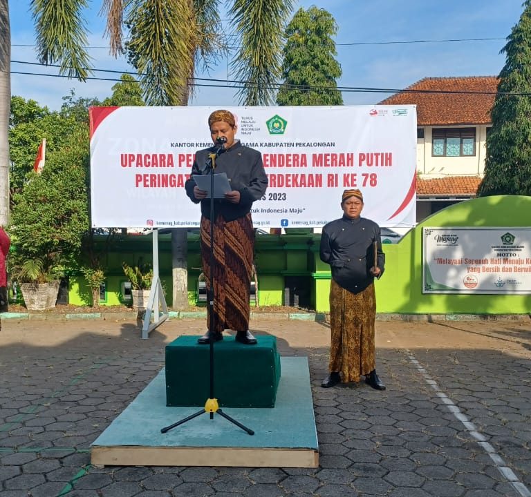 Peringati HUT Kemerdekaan RI Ke-78, Kemenag Pekalongan Gelar Upacara Pengibaran Bendera Merah Putih.
