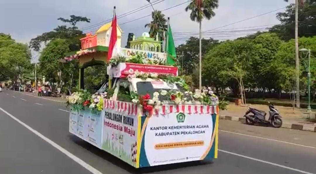 Ikuti Pawai Mobil Hias, Kemenag Tampilkan Moderasi dan Kerukunan Umat Beragama