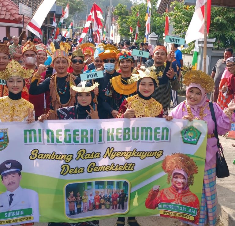 Sambung Rasa, MIN 1 Kebumen Nyengkuyung Karnaval Desa Gemeksekti