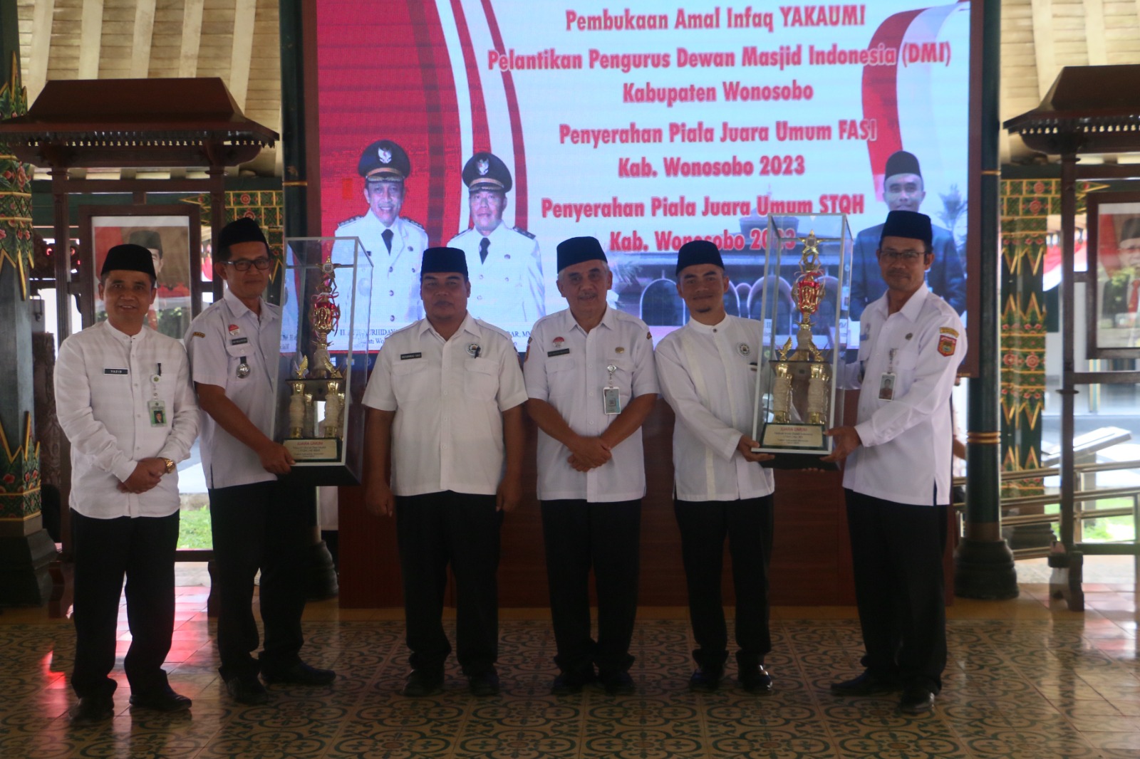 Penyerahan Hadiah Juara Umum STQH Kabupaten Wonosobo