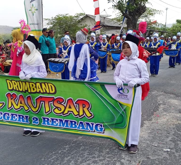 MIN 2 Rembang Sukseskan Karnaval Kecamatan Sale