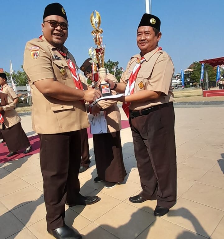 MTsN 1 Rembang Terima Penghargaan Gudep Mantap