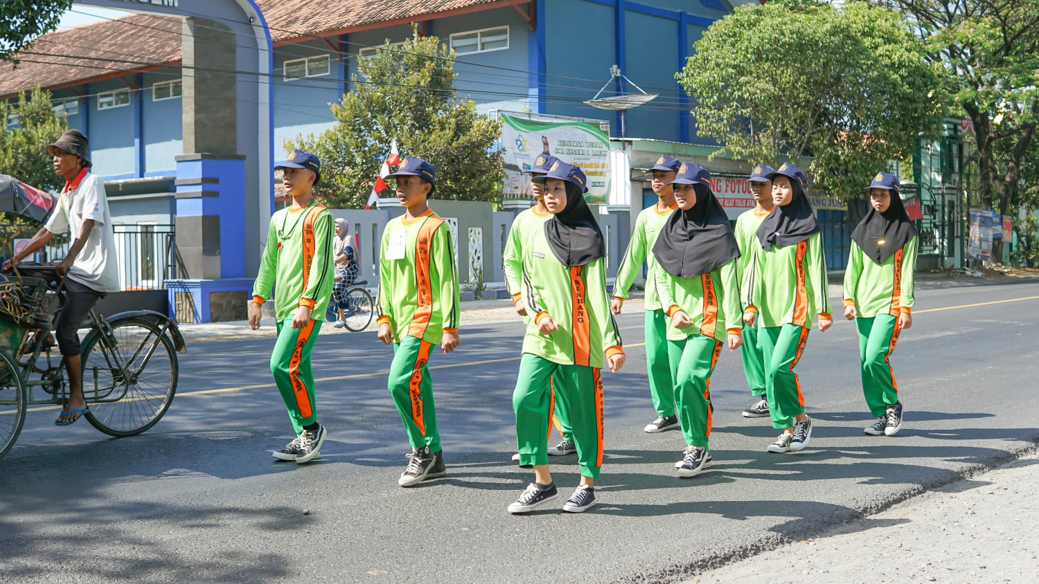 Tim Gerak Jalan MTsN 1 Rembang Rebut Juara 1 Se-Kecamatan Lasem