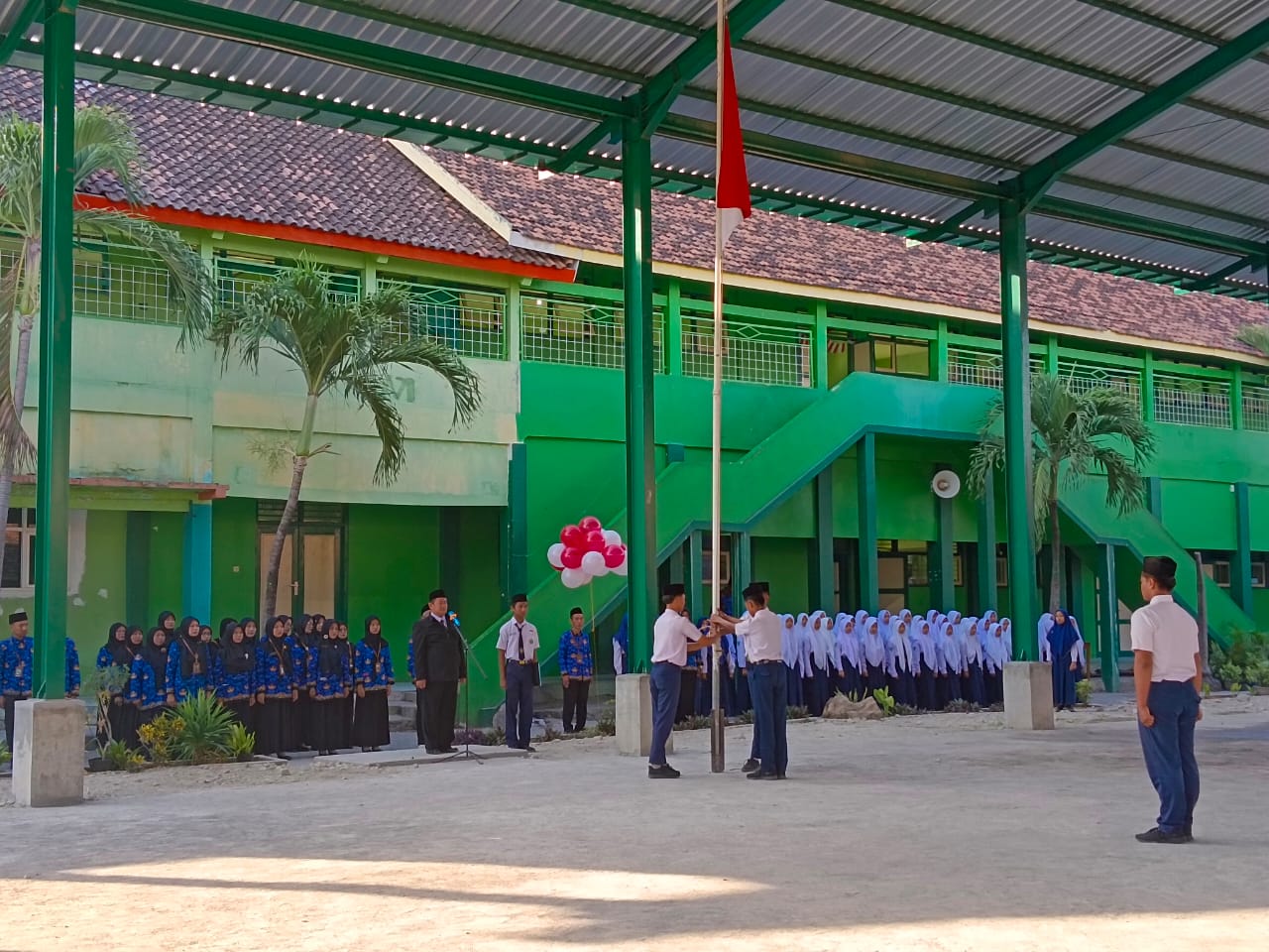 Peringati HUT RI ke-78, MTsN 1 Rembang Gelar Upacara Bendera