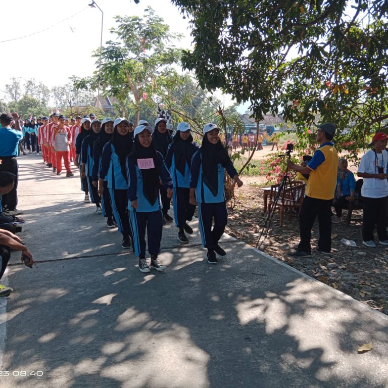 MTsN 2 Rembang Raih Juara 2 dan 3 Gerak Jalan