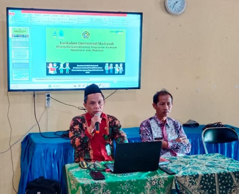 Guru MTsN 2 Rembang Antusias Ikuti Sosialisasi Kurikulum Operasional Madrasah (KOM)