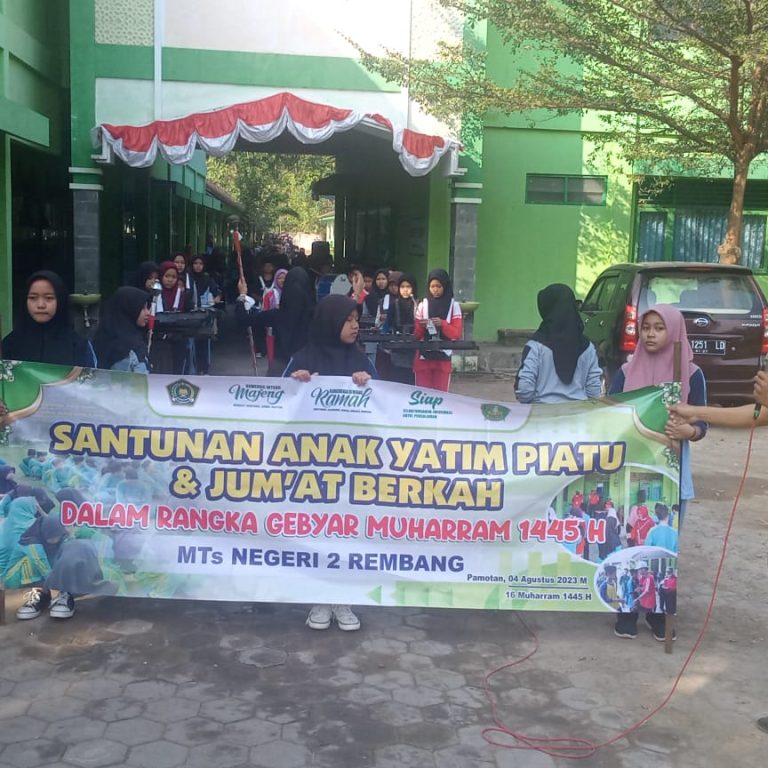 Sambut Muharram 1445 H, MTs Negeri 2 Rembang Gelar Pawai