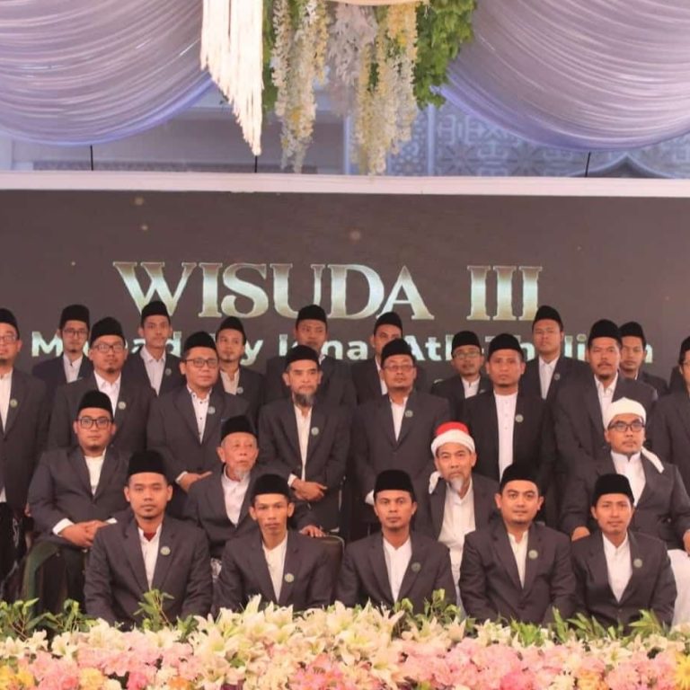 KH Najih Maimun Mewisuda 81 Mahasantri Ma’had Aly Iqna Ath-Thalibin, Sarang Rembang