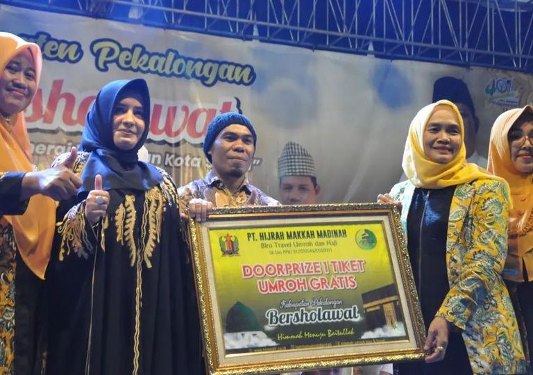 Hadiri Kabupaten Bersholawat, Warga Paninggaran Dapatkan Doorprize Umroh Gratis.