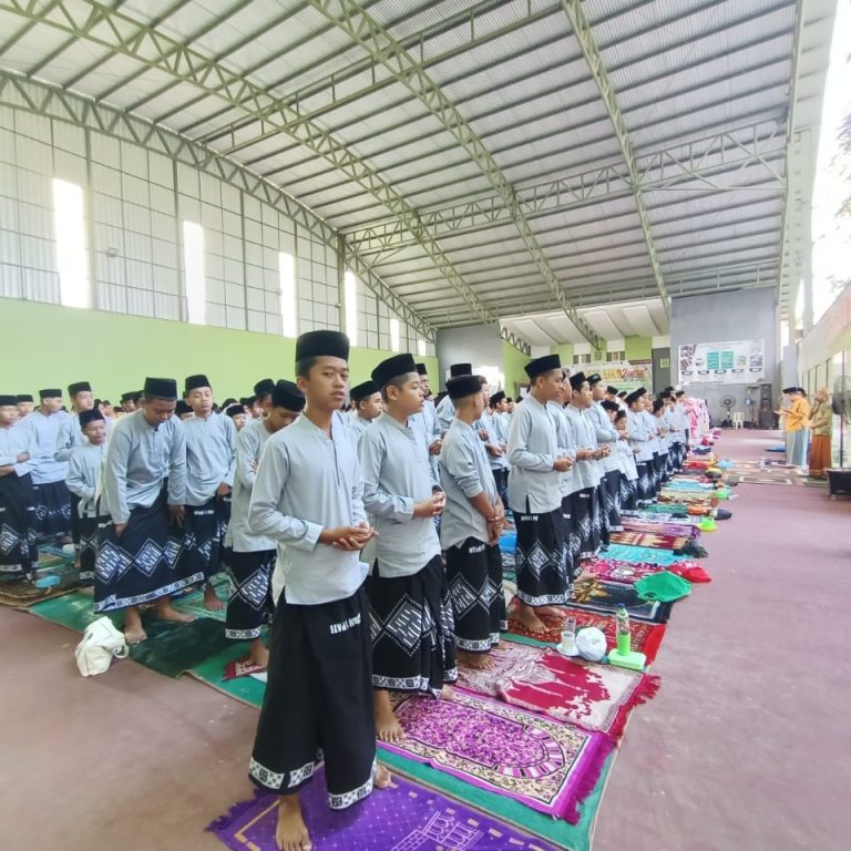 Doa Bersama sebagai Upaya Meringankan Beban Warga MTsN 1 Pati