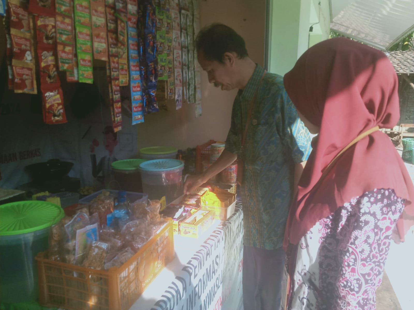 Pastikan Jajanan Sehat, MTsN 2 Rembang Sidak Kantin Madrasah