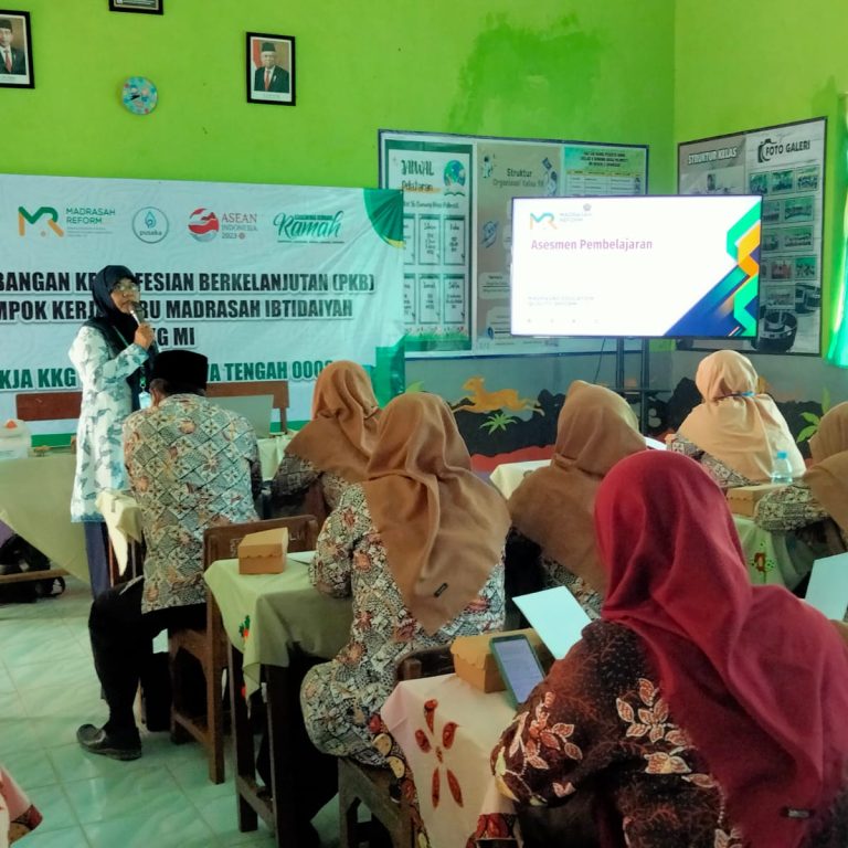 Tingkatkan Kompetensi, Guru MIN 2 Rembang Ikuti Workshop PKB