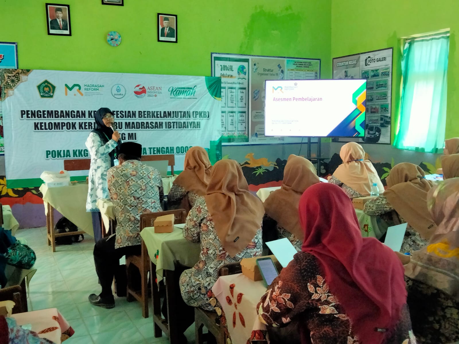 Tingkatkan Kompetensi, Guru MIN 2 Rembang Ikuti Workshop PKB