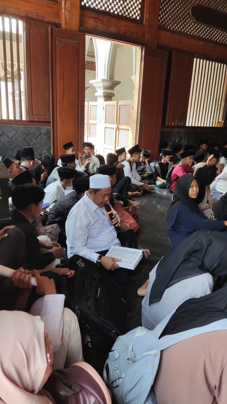 Implementasi P5 P2RA, MTsN 1 Rembang Berziarah dan Produksi Jam