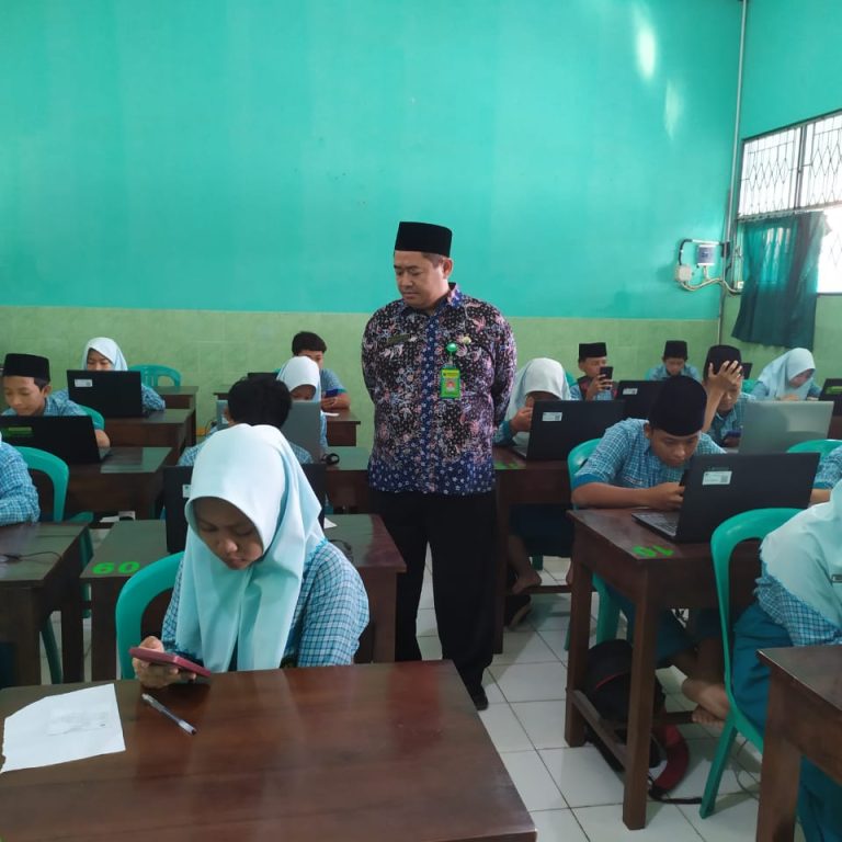 MTsN 1 Rembang Adakan Uji Validasi AKMI 2023