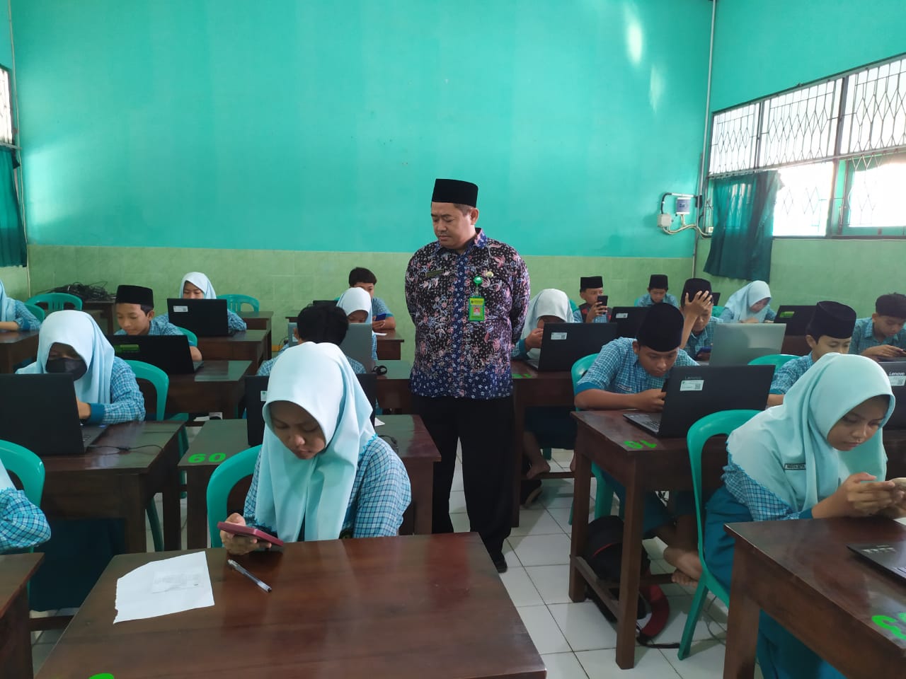 MTsN 1 Rembang Adakan Uji Validasi AKMI 2023