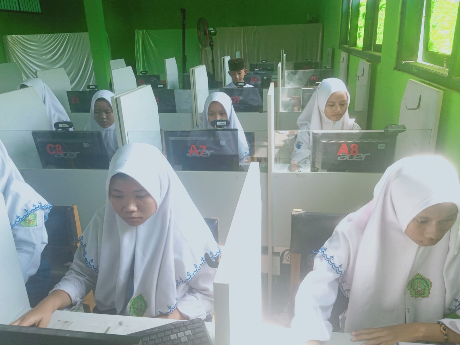 Hari Pertama, ANBK MTsN 2 Rembang Berjalan Lancar