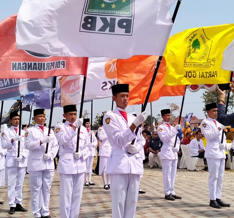 Paskibra MAN 1 Brebes Suskeskan Kirab Pemilu 2024