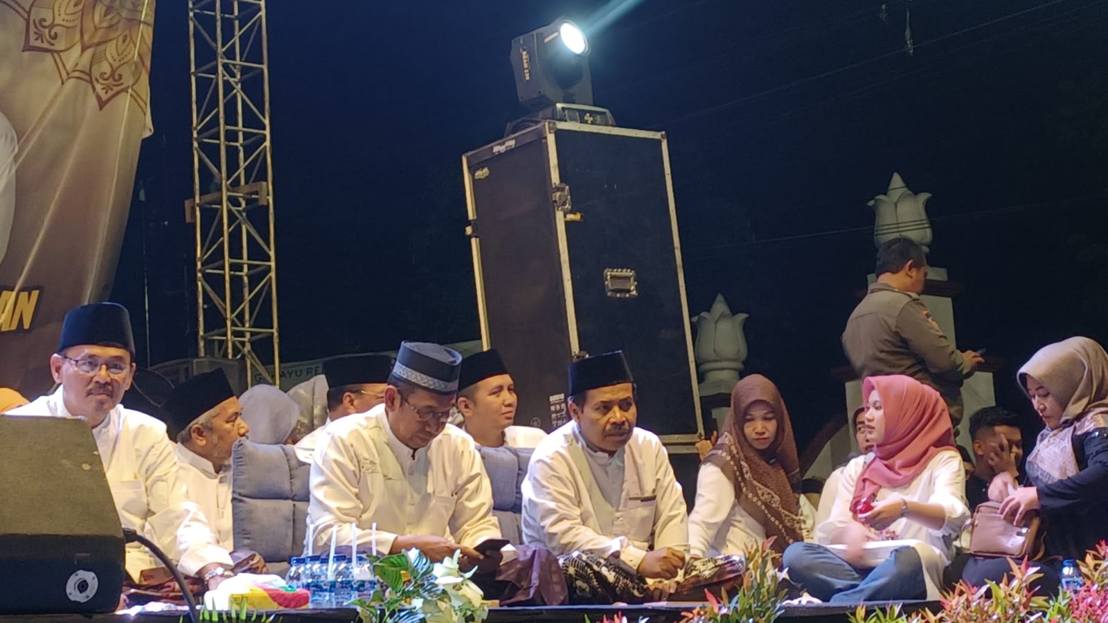 Puluhan Ribu Warga Padati Alun Alun Kajen Ikuti Kabupaten Pekalongan Bersholawat