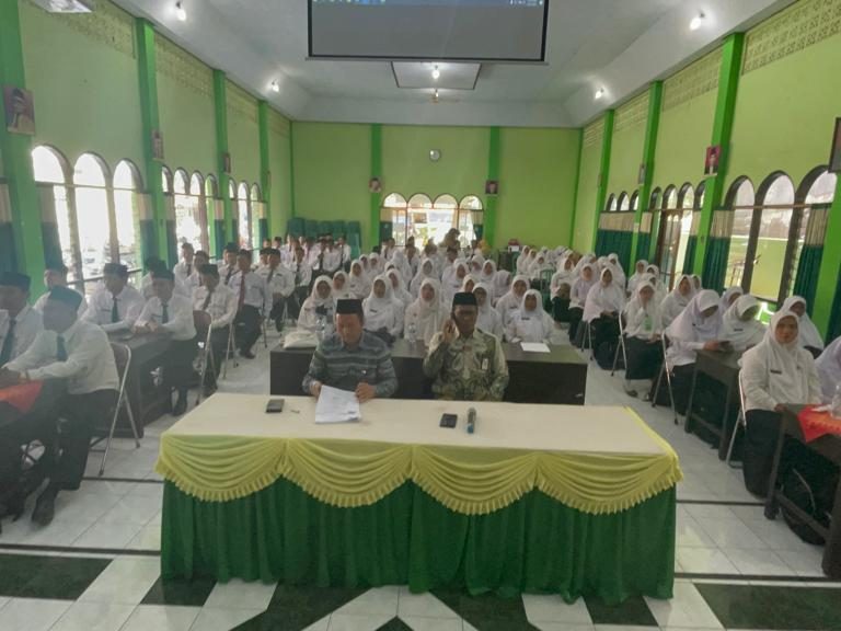 Kakankemenag Kebumen Dampingi ASN PPPK Mengikuti Pembukaan Orientasi Secara Daring Oleh  Gus Men Yaqut