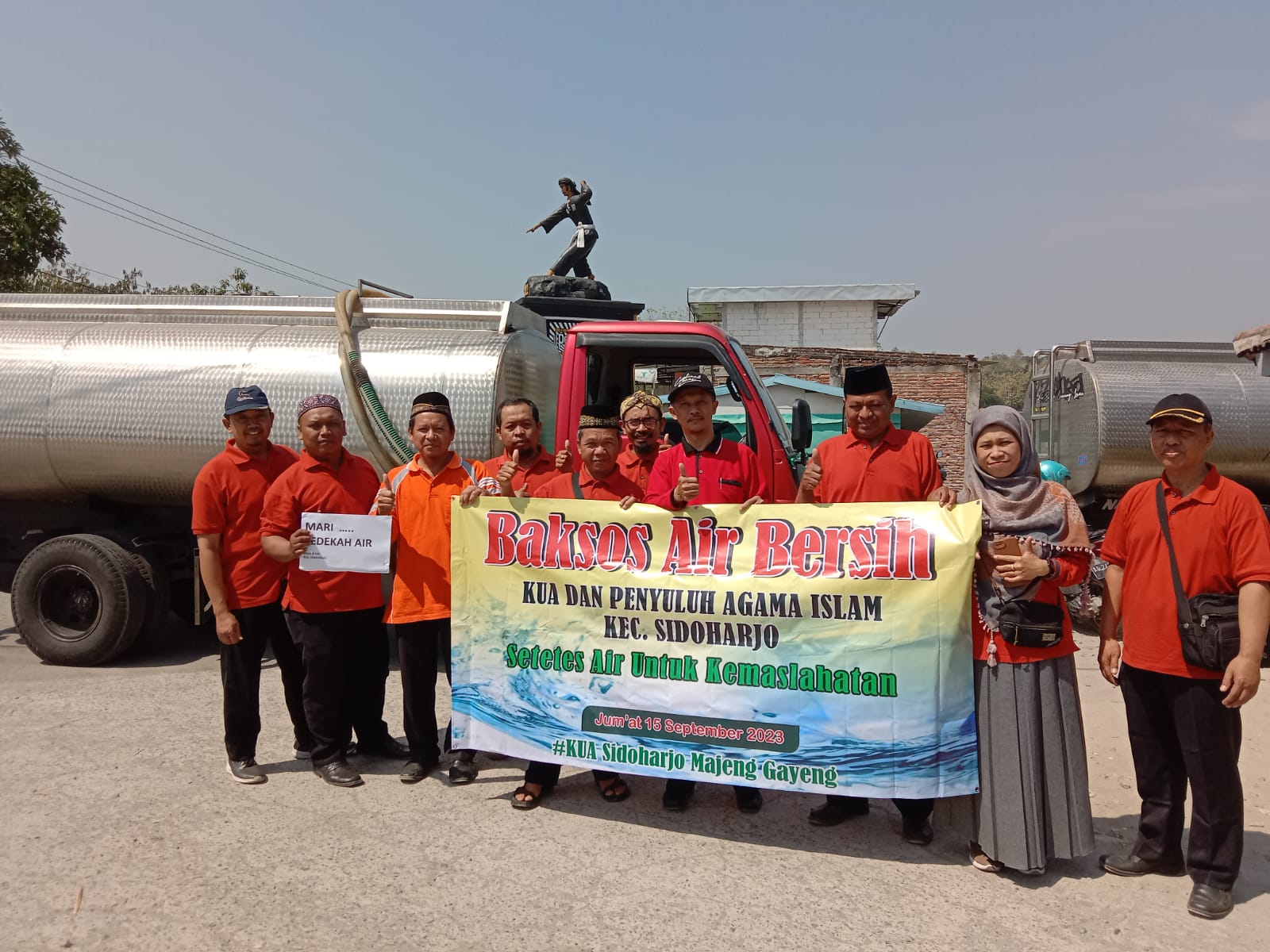 Peduli Kekeringan, KUA Sidoharjo Distribusikan Air Bersih