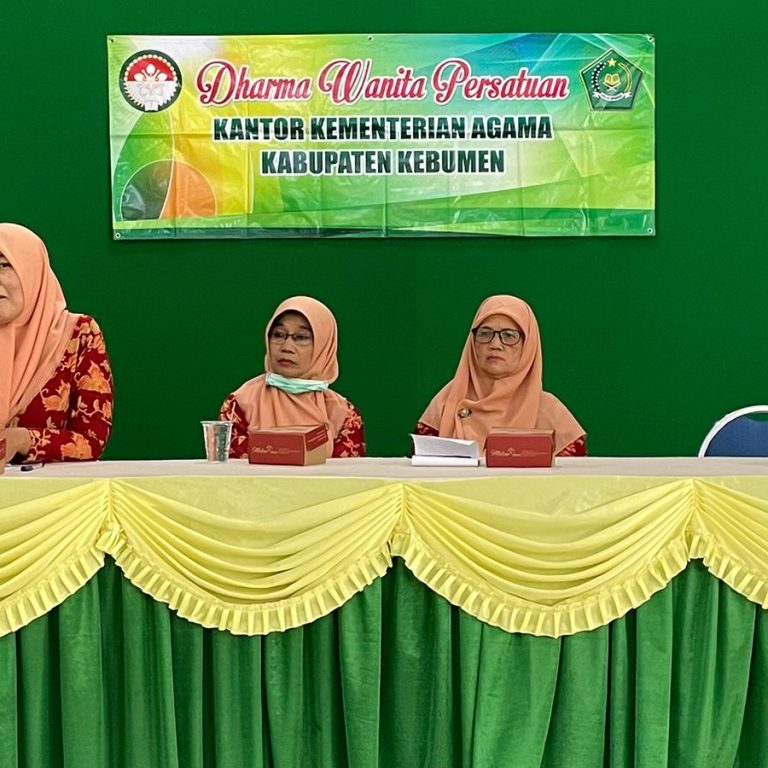 Pertemuan Rutin DWP Kemenag Kebumen, Isni Kholiyati Sukarno Pimpin Rapat Bahas Program Sosial
