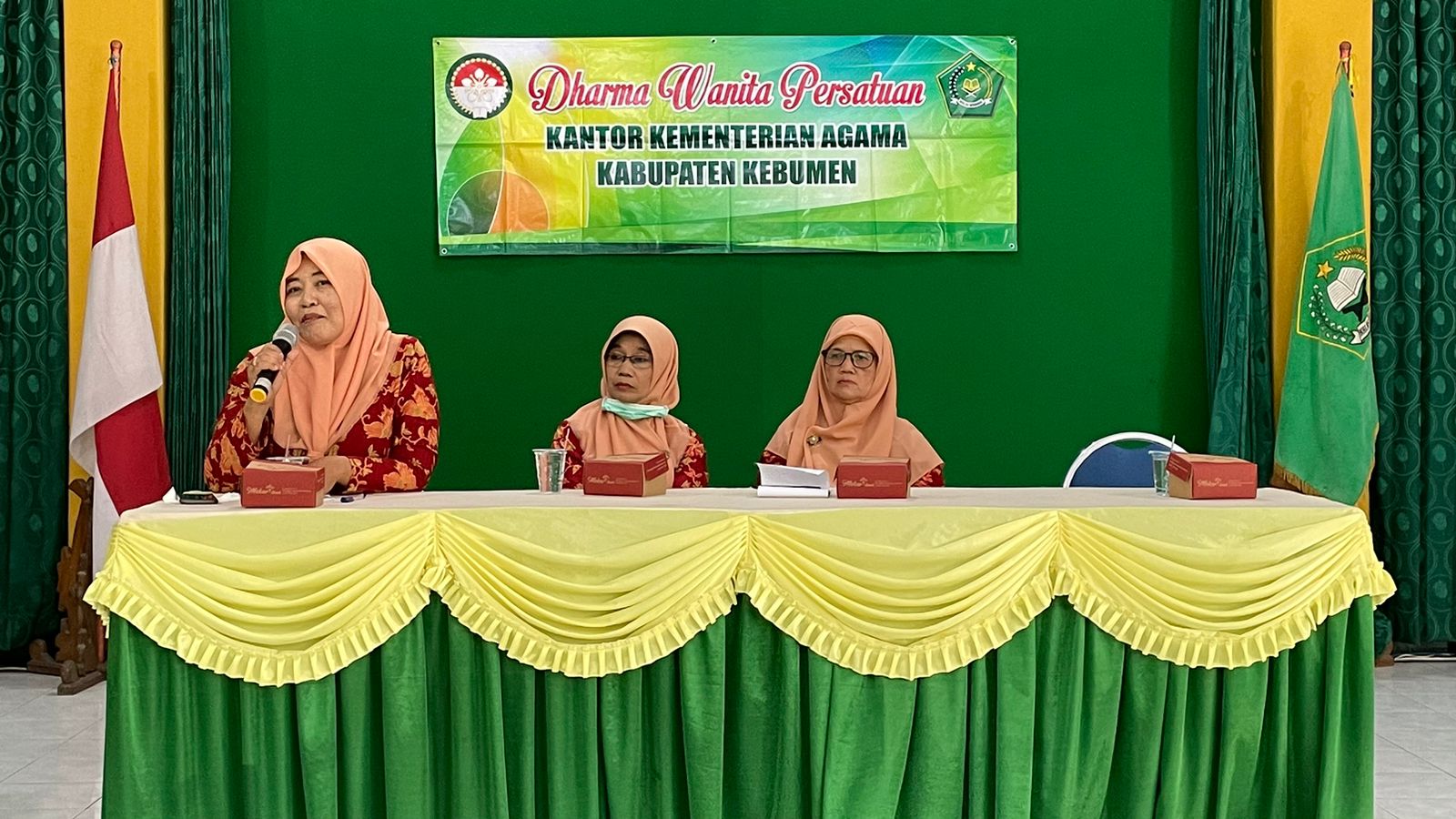 Pertemuan Rutin DWP Kemenag Kebumen, Isni Kholiyati Sukarno Pimpin Rapat Bahas Program Sosial
