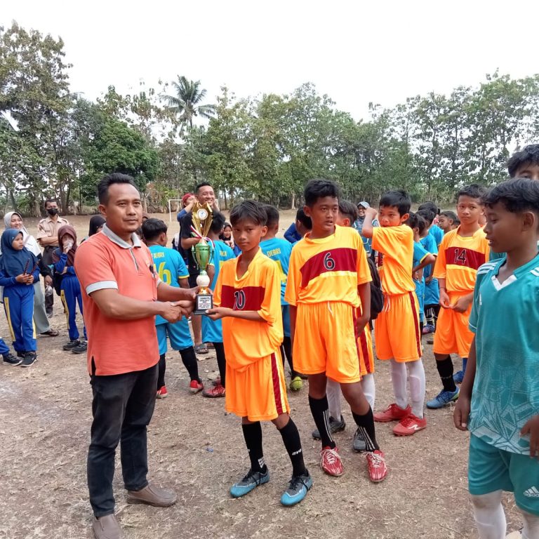 Tim Sepak Bola MIN 3 Purbalingga Menjadi Runner Up di Ajang Porseni Kecamatan