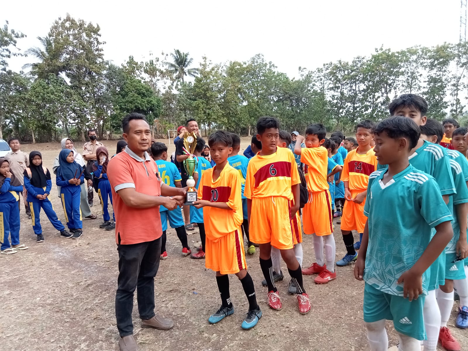 Tim Sepak Bola MIN 3 Purbalingga Menjadi Runner Up di Ajang Porseni Kecamatan