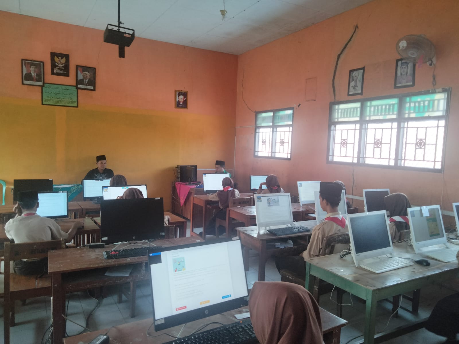 Lakukan Monev ANBK Tingkat MTs, Ka.KanKemenag: Kerjakan Dengan Teliti Jangan Terburu-Buru
