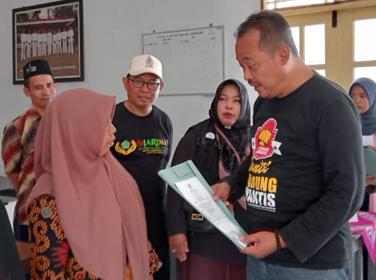 500 Sertifikat Halal di Kec. Somagede Diserahkan