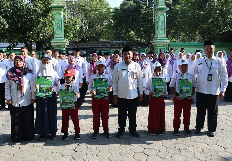 Kankemenag Pemalang Berikan Penghargaan Juara Karate Internasional