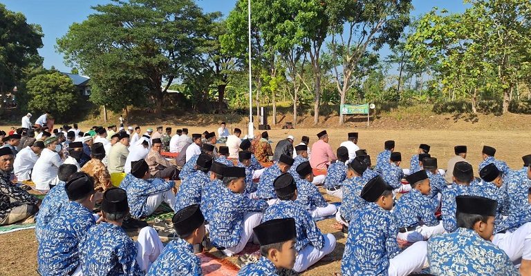 Siswa MTs Nurul Huda Mereng Laksanakan Salat Istisqa