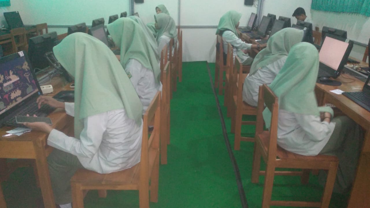 457 siswa MAN 1 Banyumas Mengikuti Uji Validasi Soal AKMI