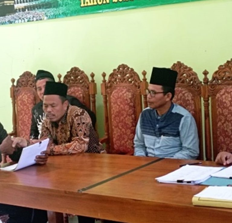 Kepala KUA Kecamatan Pagentan Lakukan Tujuh Prosesi Ikrar Wakaf
