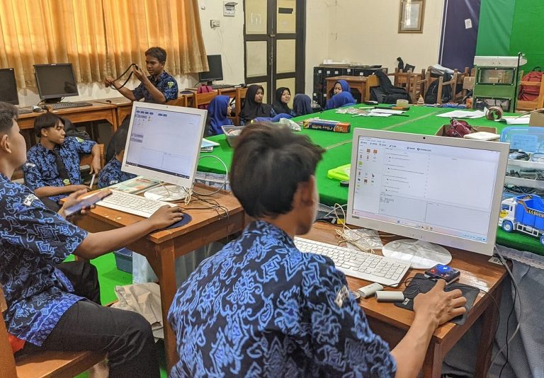 Eskul Robotik MAN 1 Brebes Harapkan Link and Match Dengan Dunia Industri