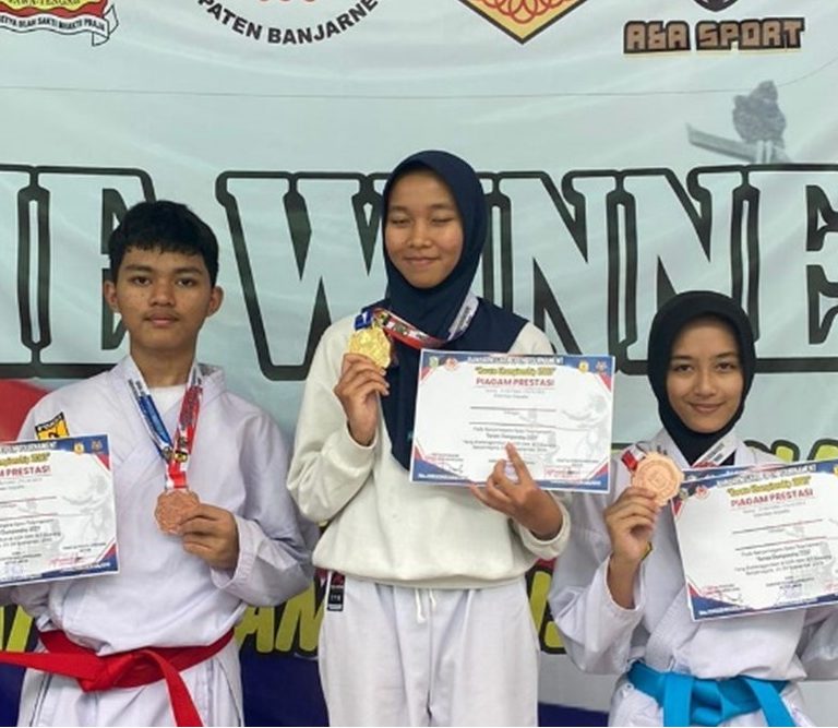 Jagoan MAN 2 Sabet Lima Medali Banjarnegara Open Karate Championship
