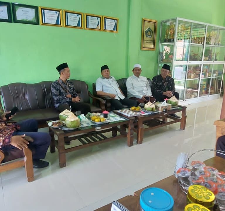 Direktur KSKK Kunjungi MTsN 1 Rembang, Tinjau Rombel dan Pembangunan Hall Indoor