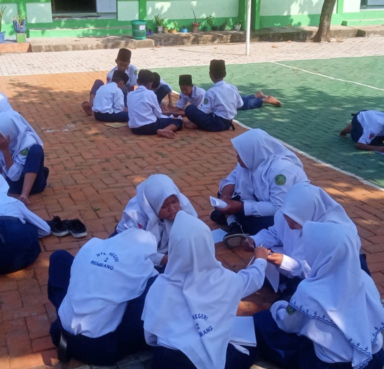 Ciptakan Suasana Menyenangkan, Siswa Belajar di Alam Terbuka