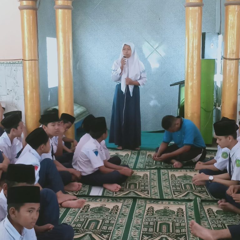 Asah Kemampuan Public Speaking, Siswa MTsN 2 Rembang Lakukan Kultum Bergilir