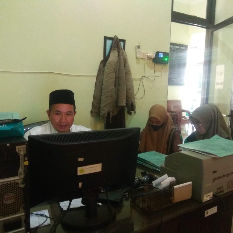 Observasi Pernikahan Dini Pada KUA Kecamatan Talun