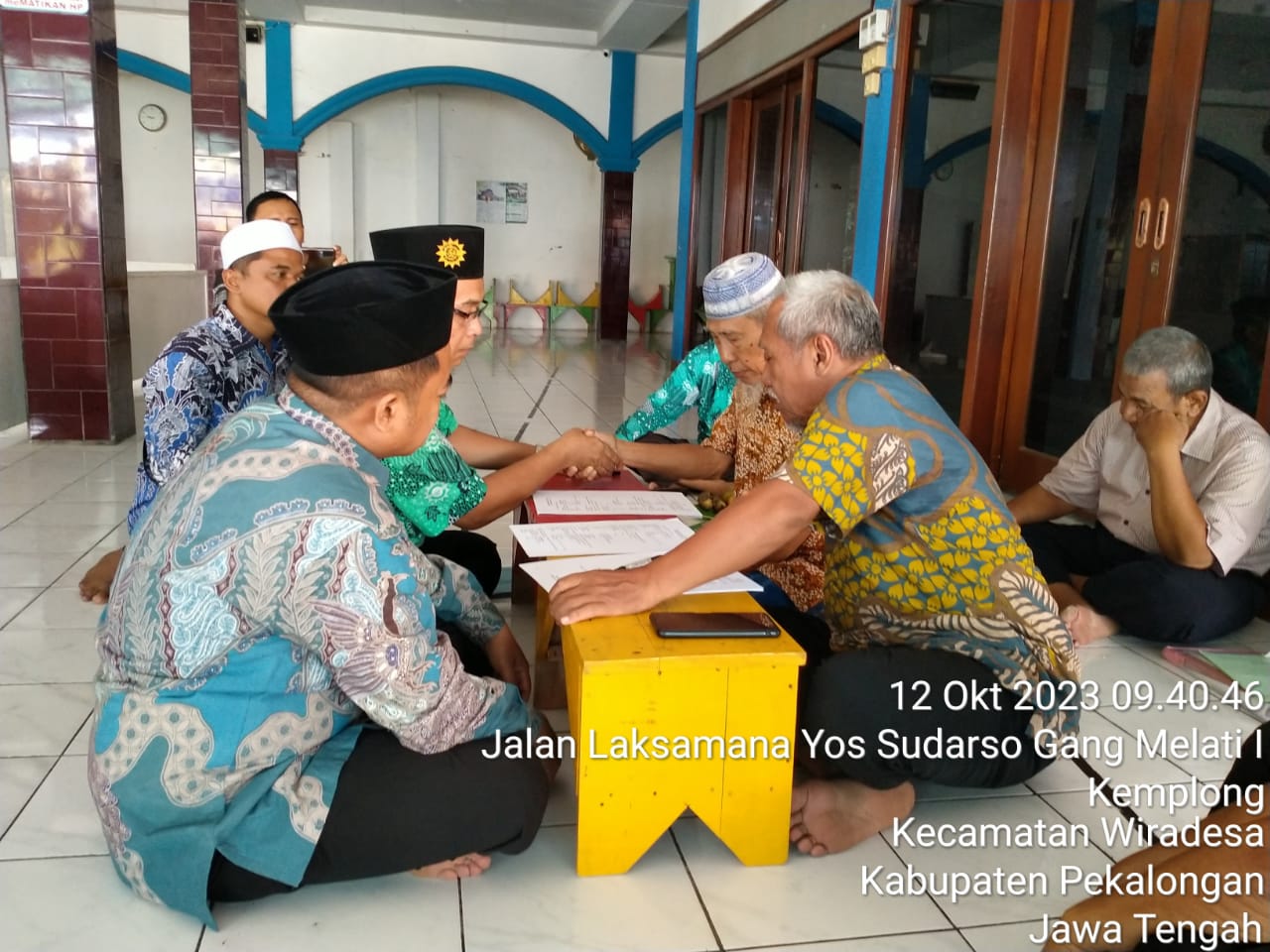 Penandatangan Akta Ikrar Wakaf Desa Kemplong Wiradesa