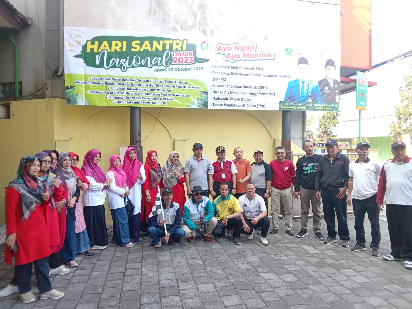 ASN Kemenag Ikuti Jalan Sehat Peringati Hari Santri Tahun 2023