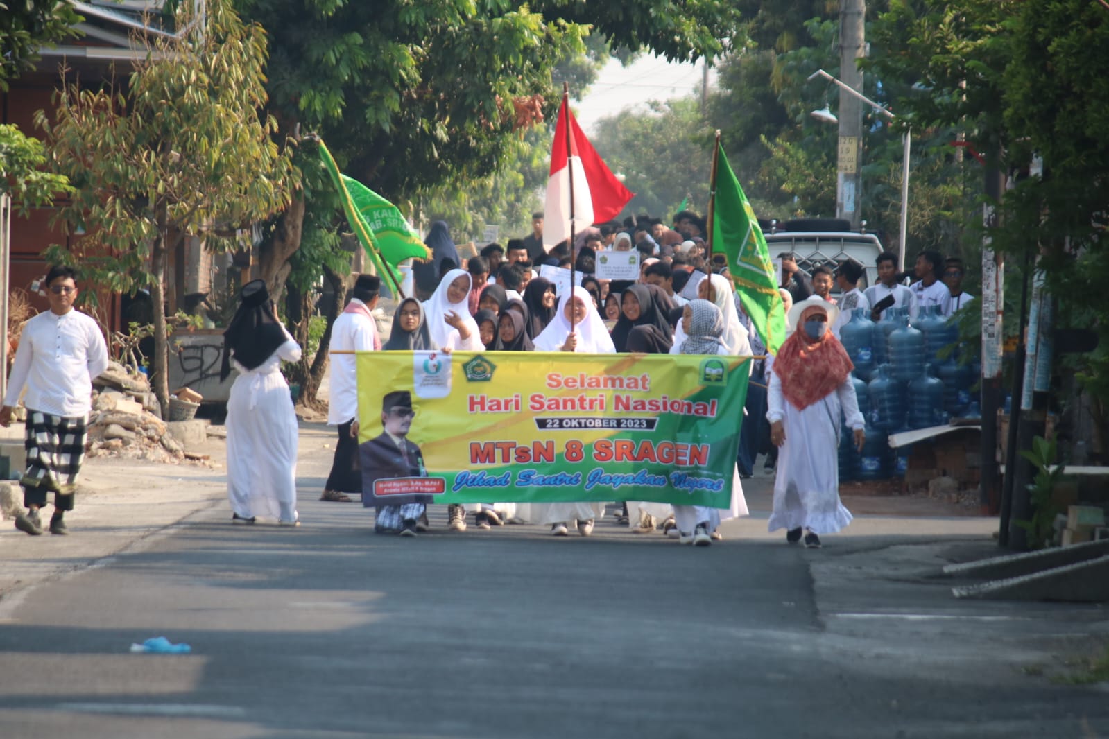 Sambut Hari Santri 2023, MTsN 8 Sragen Gelar Pawai Ta’aruf