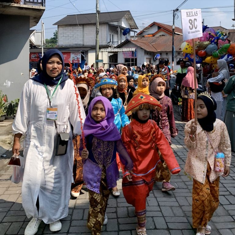 Gebyar Harlah ke 55 MI Ma’arif Surengede, Kakankemenag Berpesan Madrasah Berkomitmen Mencetak Generasi Bangsa yang Unggul dan Berakhlak