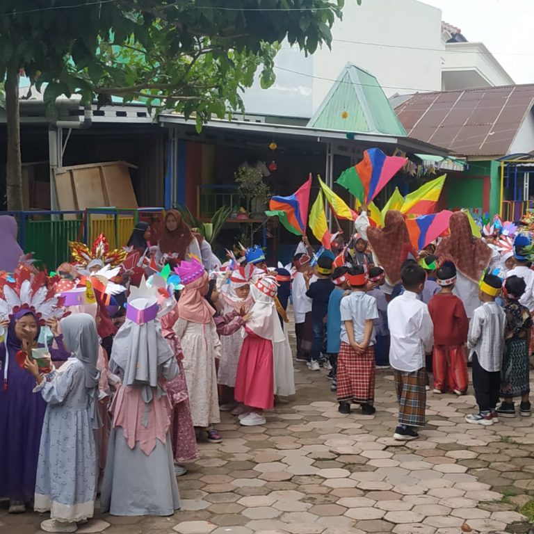 Marching Band Stimulasi Kreativitas Pembelajaran Asik Fase Awal Perjalanan Pendidikan Anak di RA