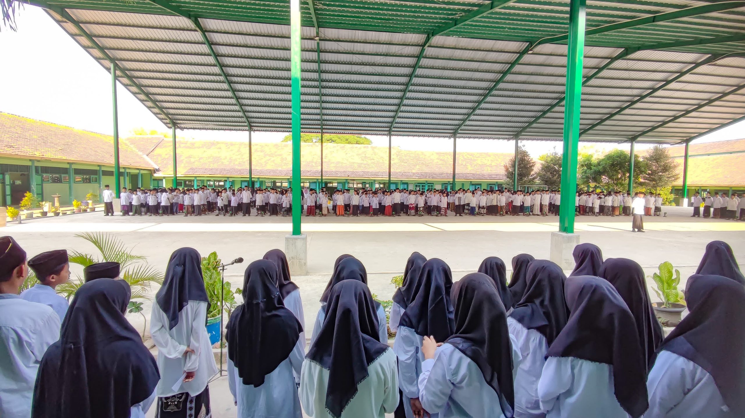 Ratusan Siswa MTsN 1 Rembang Ikuti Apel Hari Santri