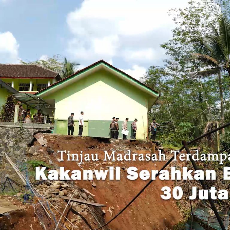 Tinjau Madrasah Berdampak Longsor, Kakanwil Serahkan Bantuan 30 Juta Rupiah