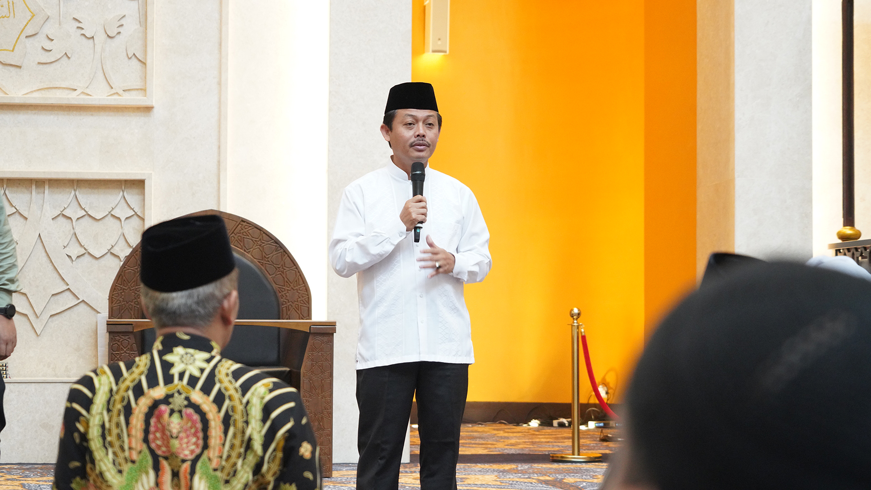 Kampanye Sertifikasi Halal Usai Sholat Jum’at, Kakanwil Jaring Banyak Pelaku Usaha