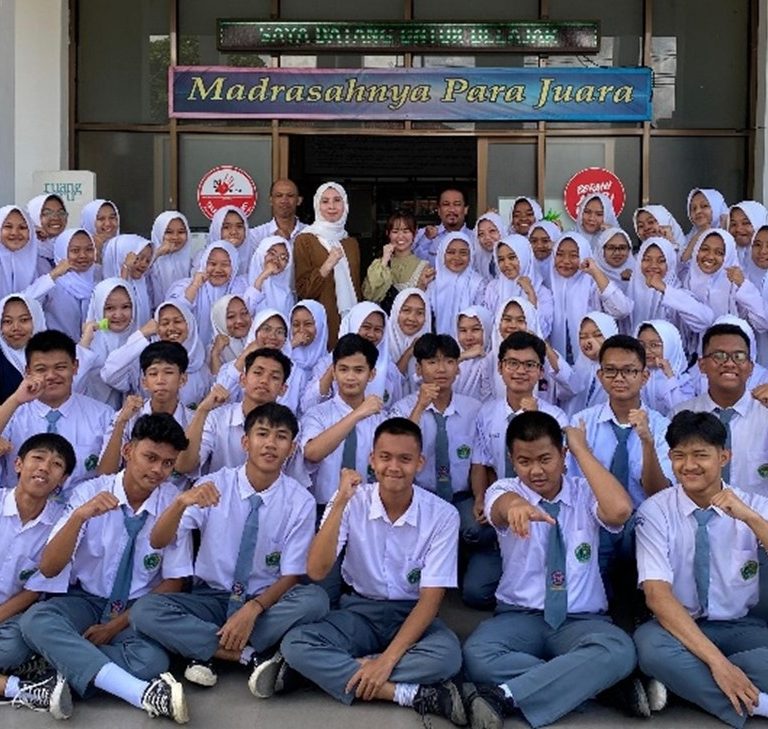 Perkuat Penguasaan Bahasa, MAN 2 Banjarnegara Hadirkan Penutur Bahasa Asing dari Dua Negara